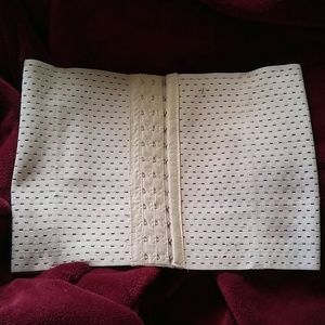 Waist trainer/cincher