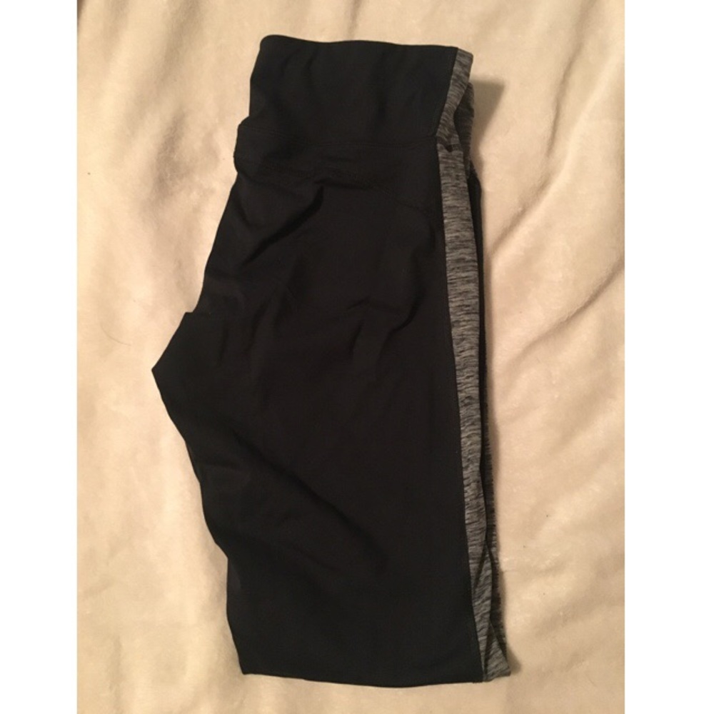 Black and grey ankle length leggings