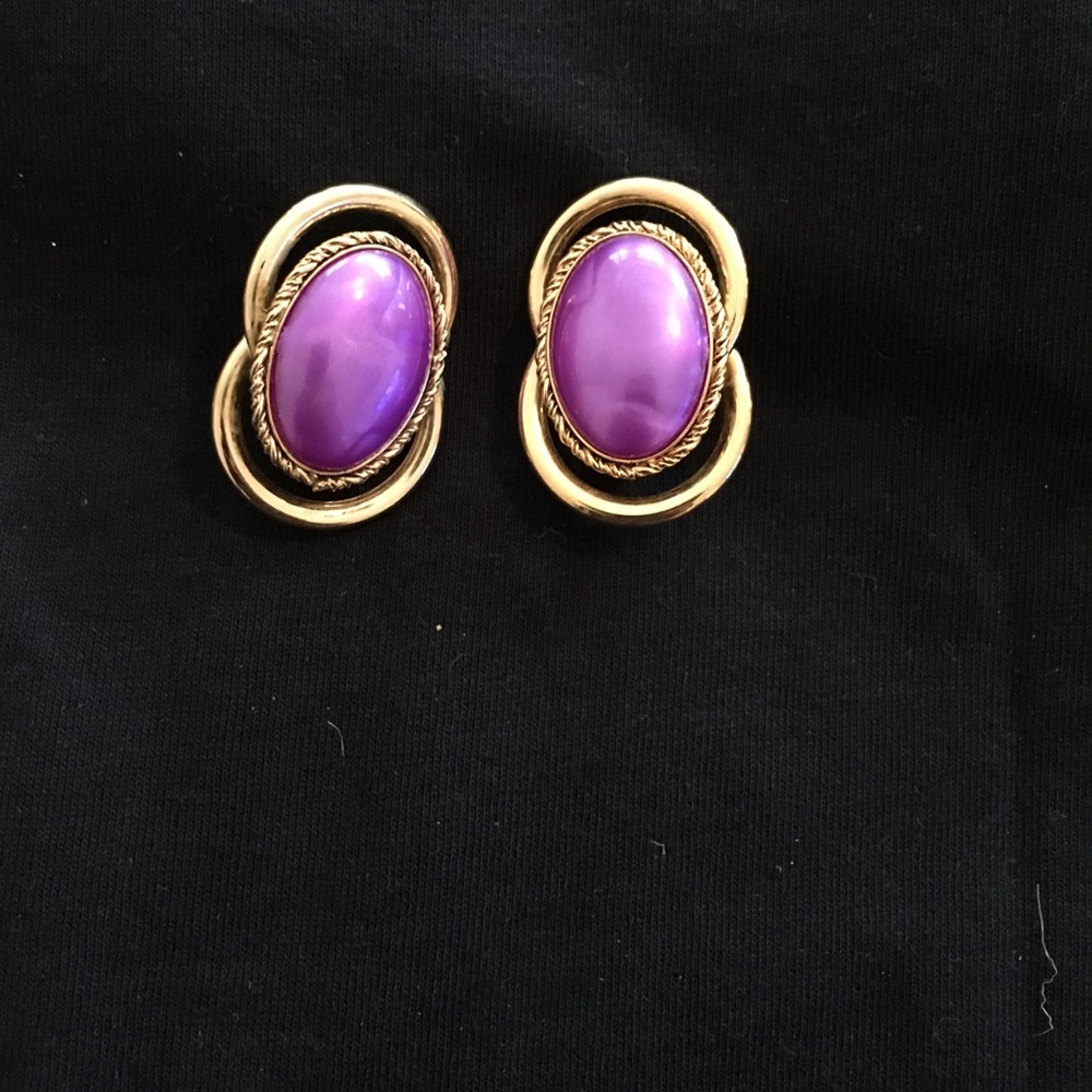 Earrings - Picture 1 of 2