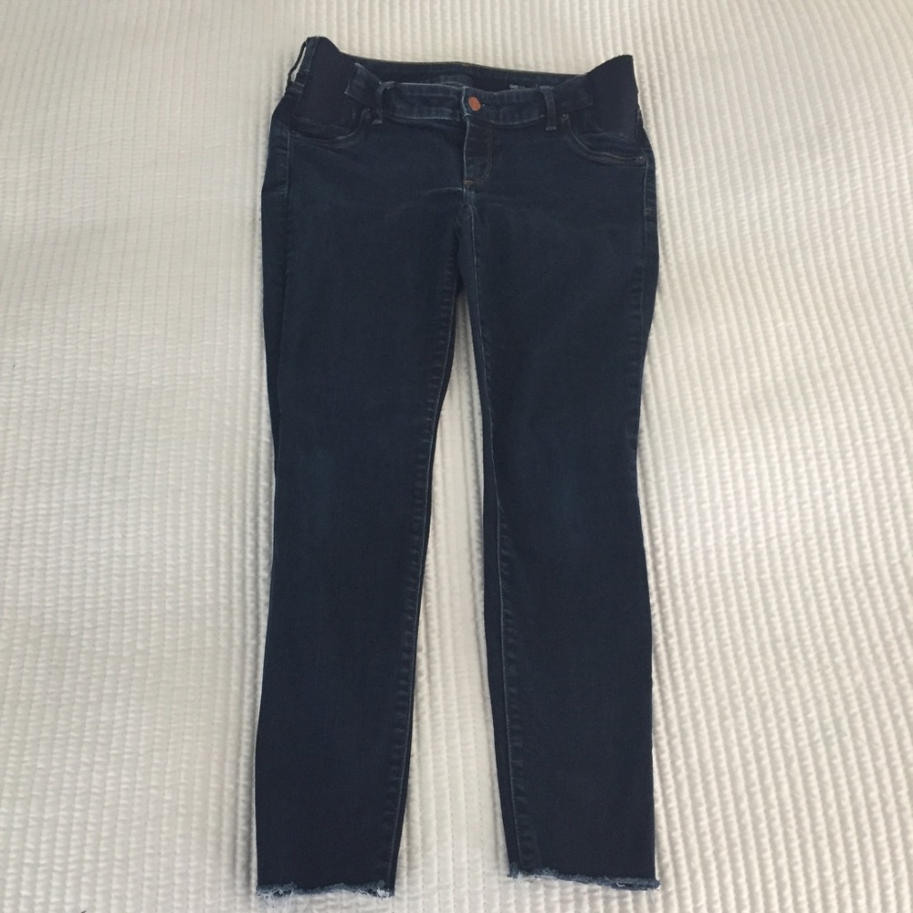 Size 6 true skinny Gap maternity jeans.