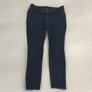 Size 6 true skinny Gap maternity jeans.