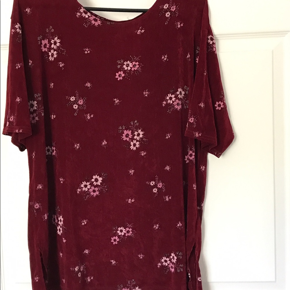 Flower embroidered tee