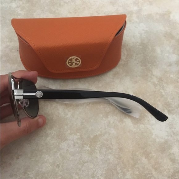 Tory Burch aviator glasses - Picture 2 of 2