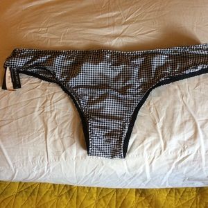 NWT VS houndstooth cheekie with strap detail