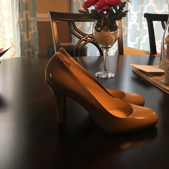 kate spade Shoes - MAKE AN OFFER! NWT Kate Spade pumps