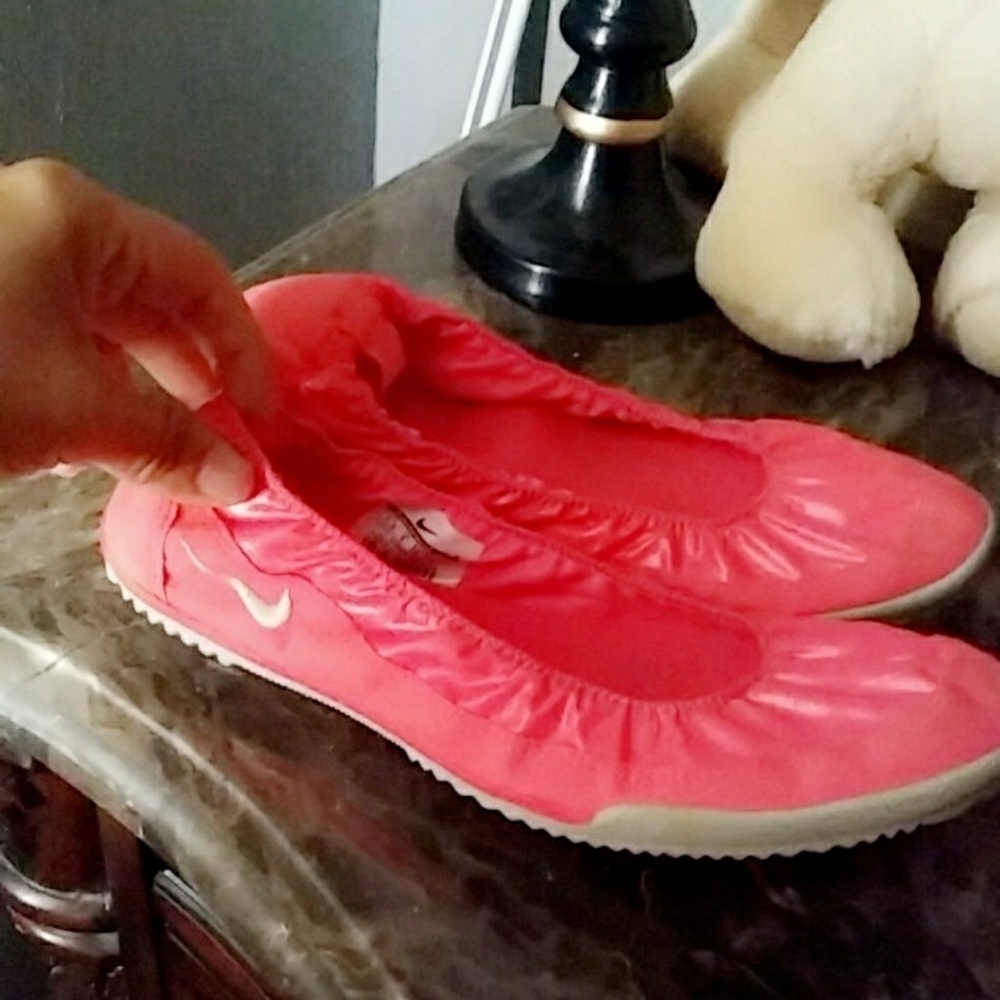Nike flats