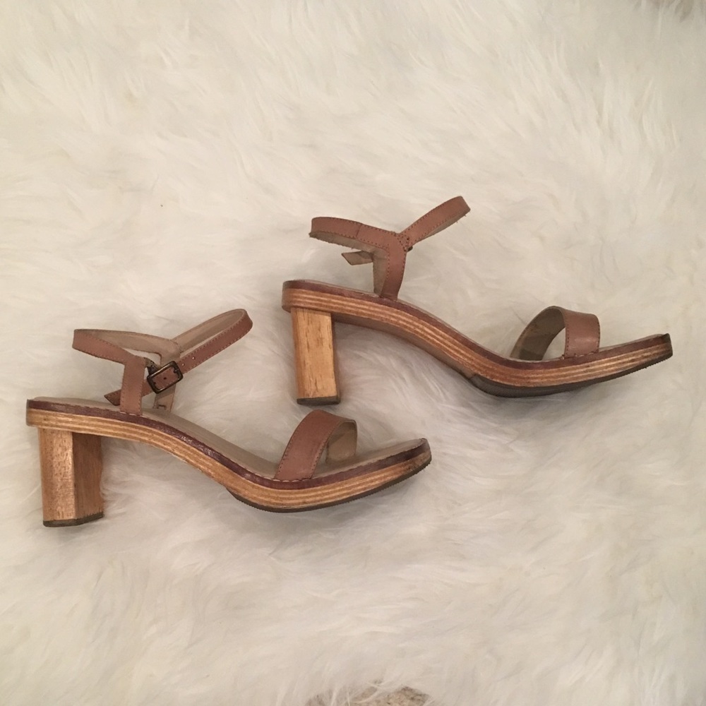 TWO LIPS Nude Heels (Size 6)