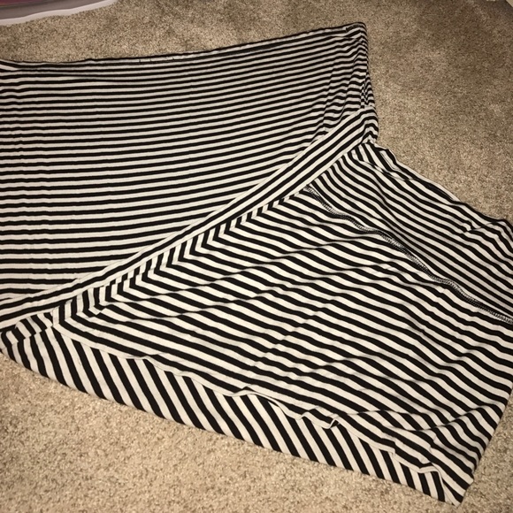 Black and white striped maxi skirt - Picture 1 of 1