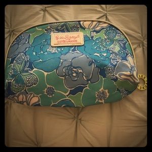 Lilly Pulitzer Estée Lauder make up bag!