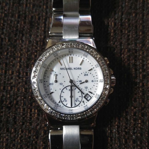 Michael Kors Chronograph Ladies MK5585 watch - Picture 2 of 5