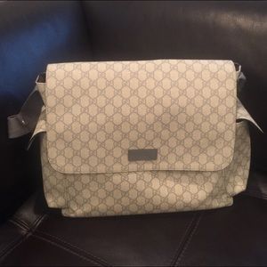 💕ONE DAY SALE💕Gucci messenger/diaper bag