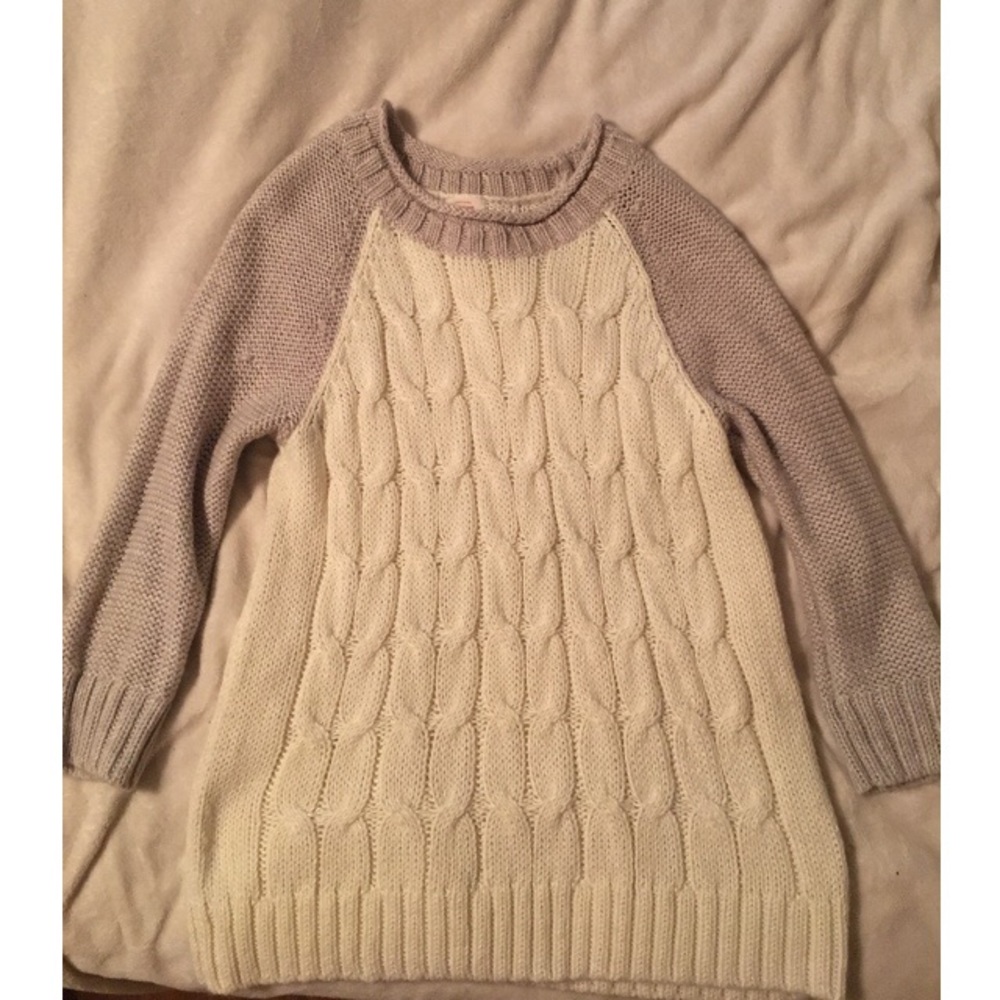 Cream knit sweater with grey knit sleeves