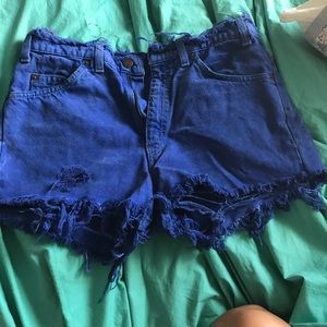 Rough dark blue Levi shorts