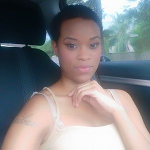 Meet your Posher, Kendra