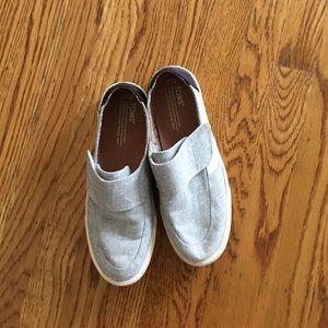 Toms size 7.5 slip on. Grey with cute design