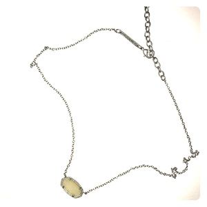 Kendra Scott delicate off white necklace 🌸