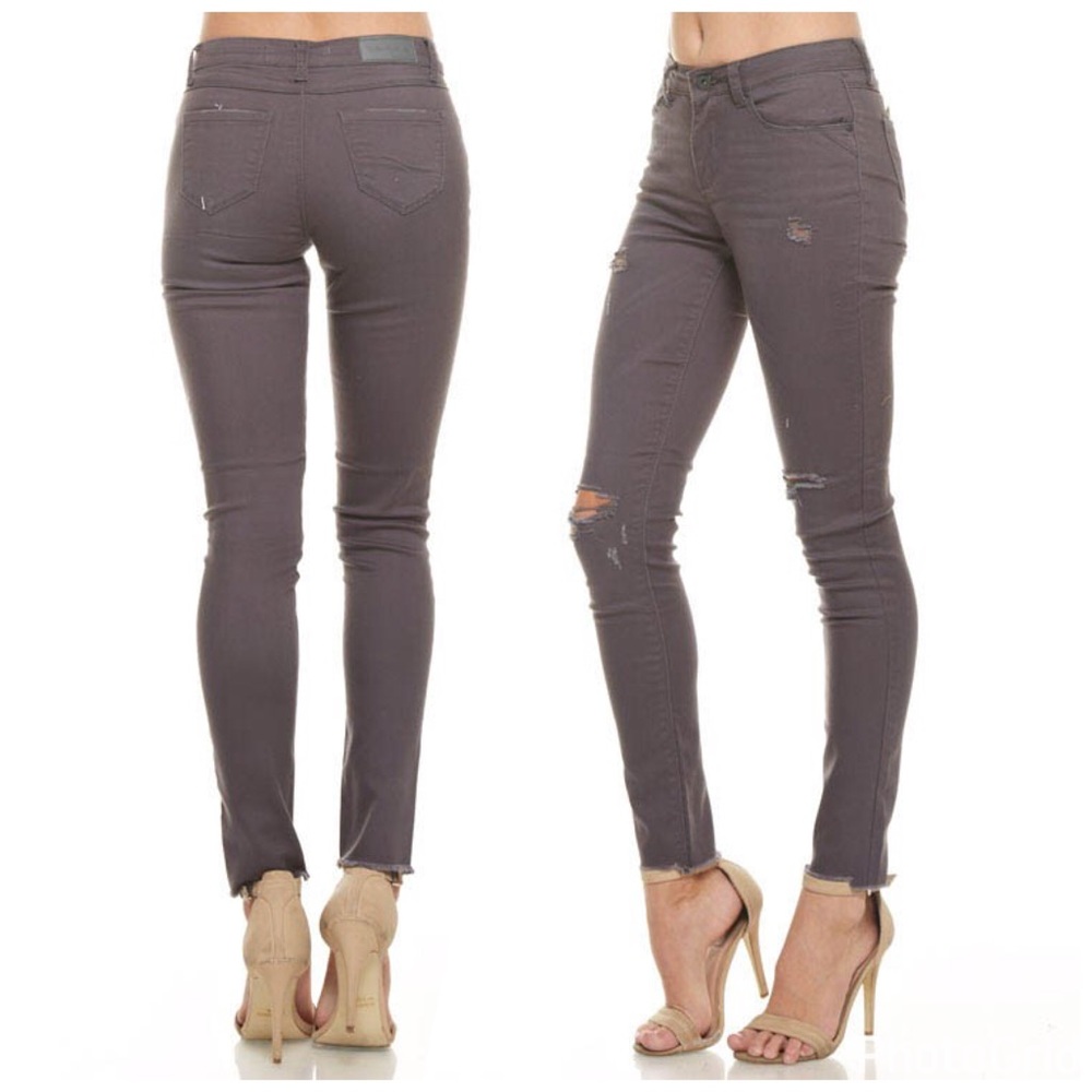 ❤️LAST 1! Gray Destroyed Stretch Skinny Jeans! - Picture 2 of 3