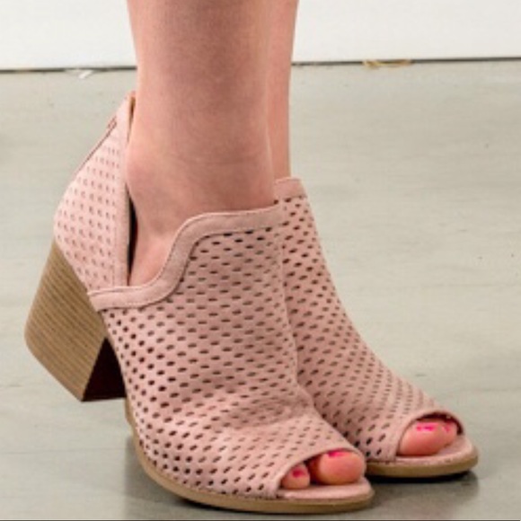 JUSTINE Booties - Picture 2 of 6