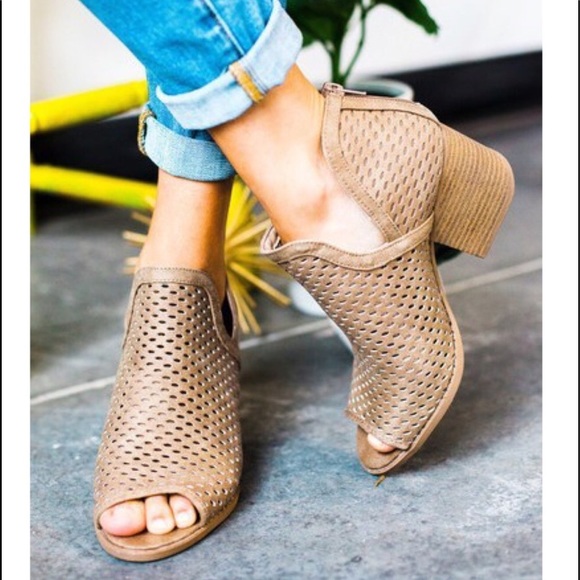 JUSTINE Booties - Picture 3 of 6