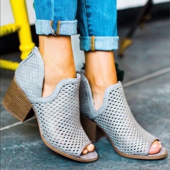 JUSTINE Booties - Picture 4 of 6