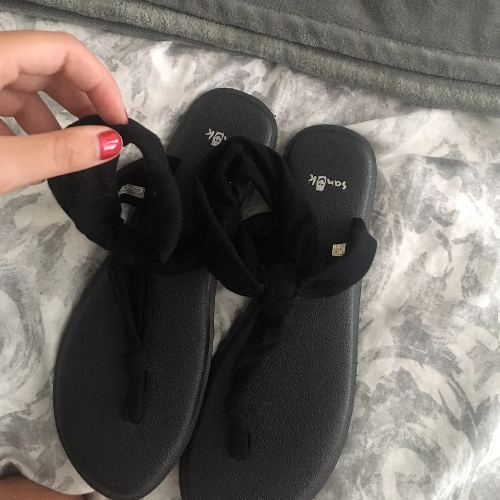 Sanuk black sandals