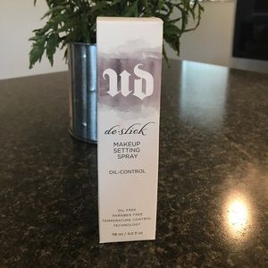 Urban Decay De-Slick