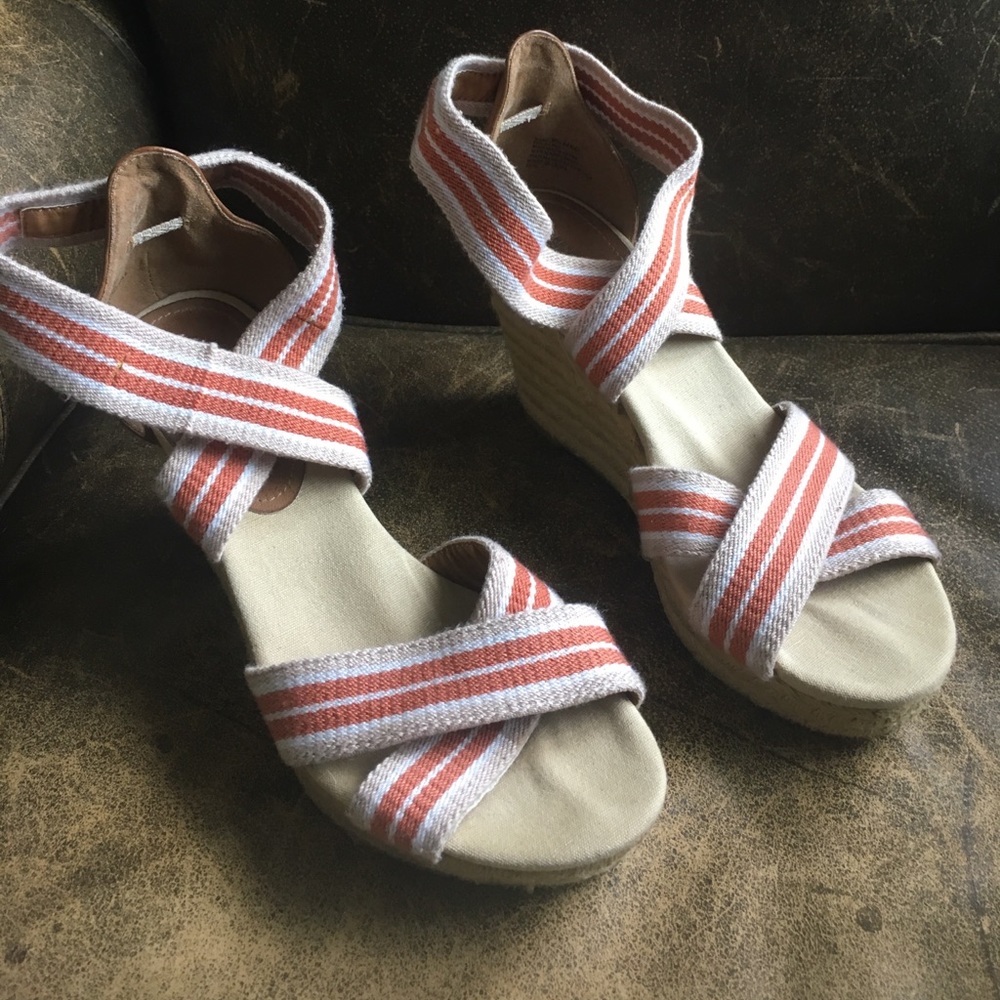 Kenneth Cole cute wedges size 9.5.