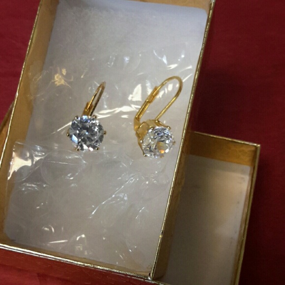 3 CT white CZ's , high quality. - Picture 3 of 7
