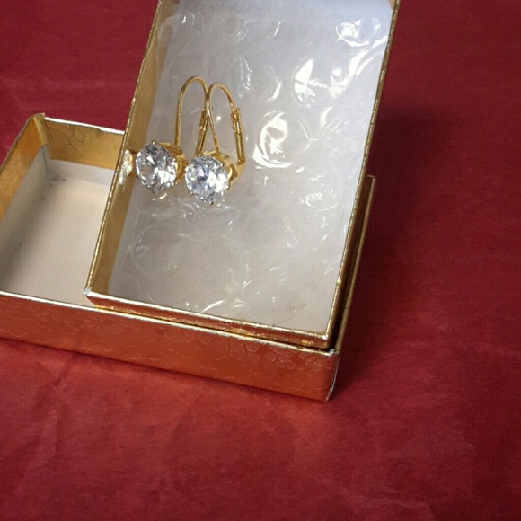 3 CT white CZ's , high quality. - Picture 5 of 7