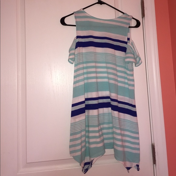 Cold Shoulder Top - Picture 2 of 3