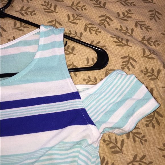 Cold Shoulder Top - Picture 3 of 3