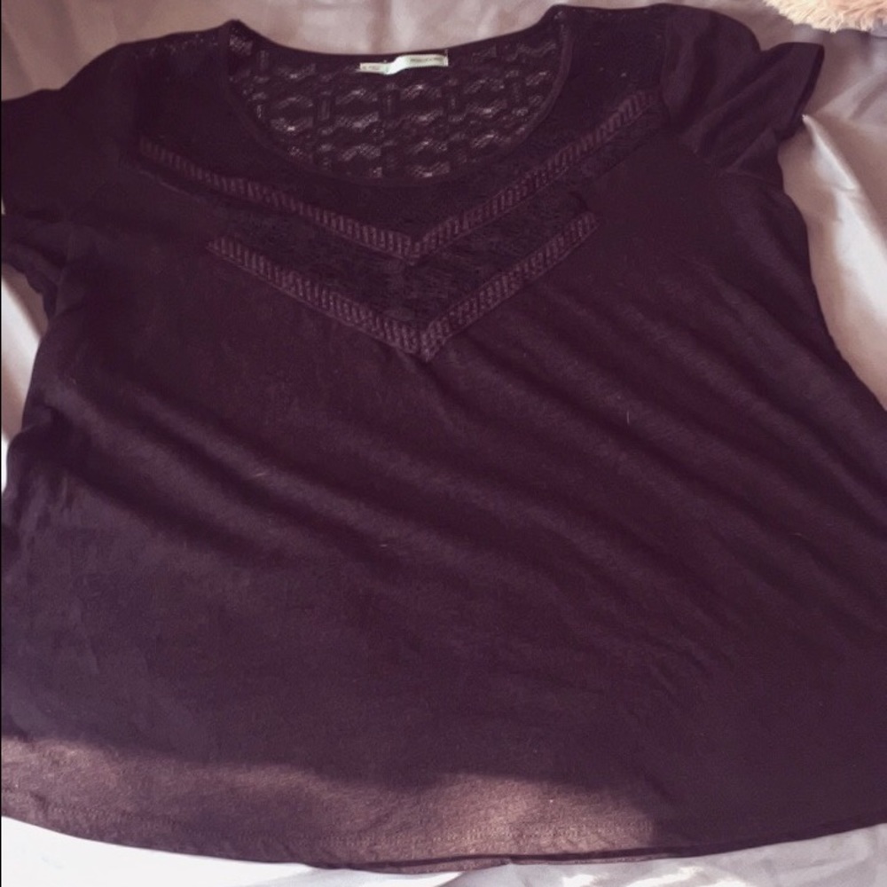 Shirt with delicate fabric design