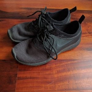 Nike Juvenates TXT all black