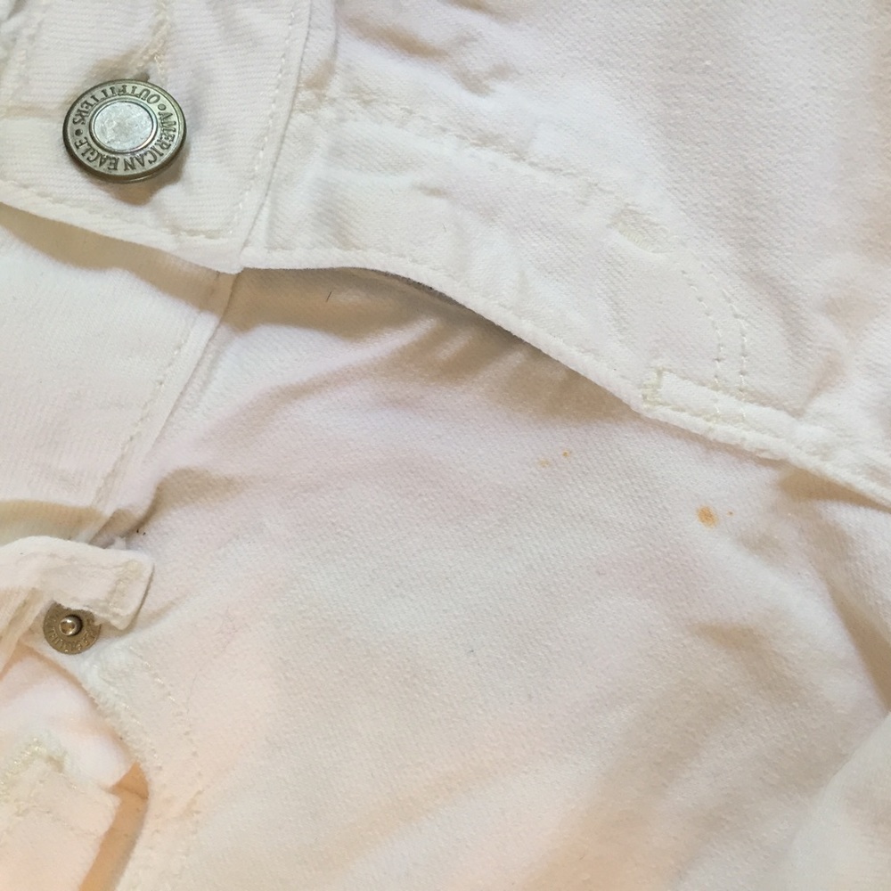 White AEO Shorts - Picture 2 of 4
