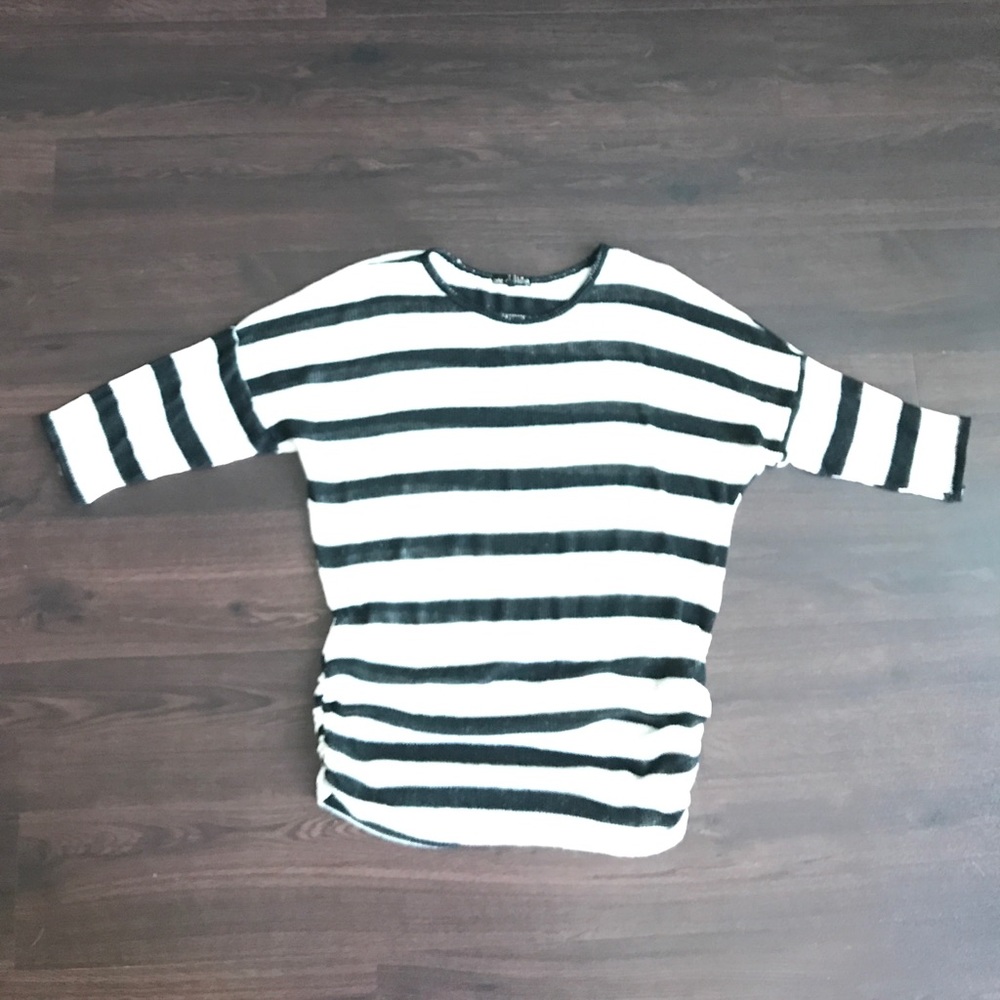 Women short sleeved thin sweater - Large