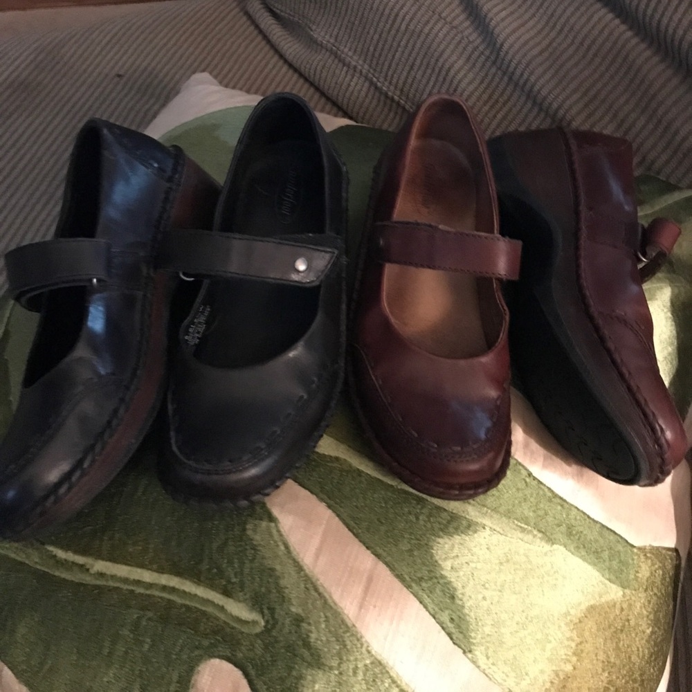 Underfoot women 8 lot.