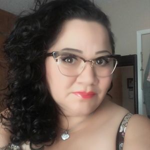 Meet your Posher, Liz m