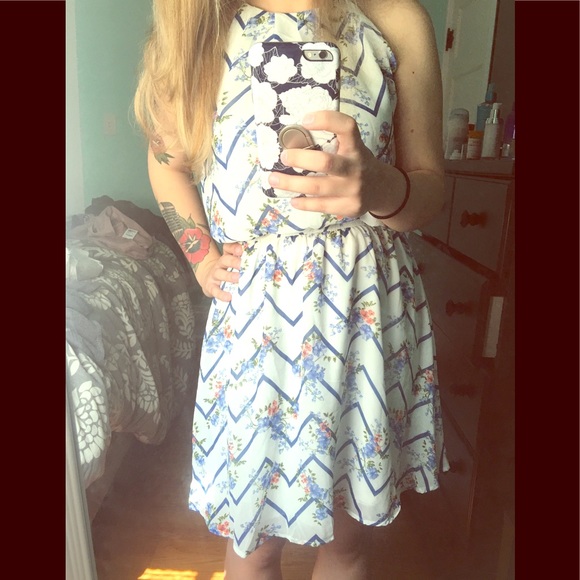 FINAL MARKDOWN 🌺 Floral Chevron Print Dress 🌺 - Picture 2 of 6