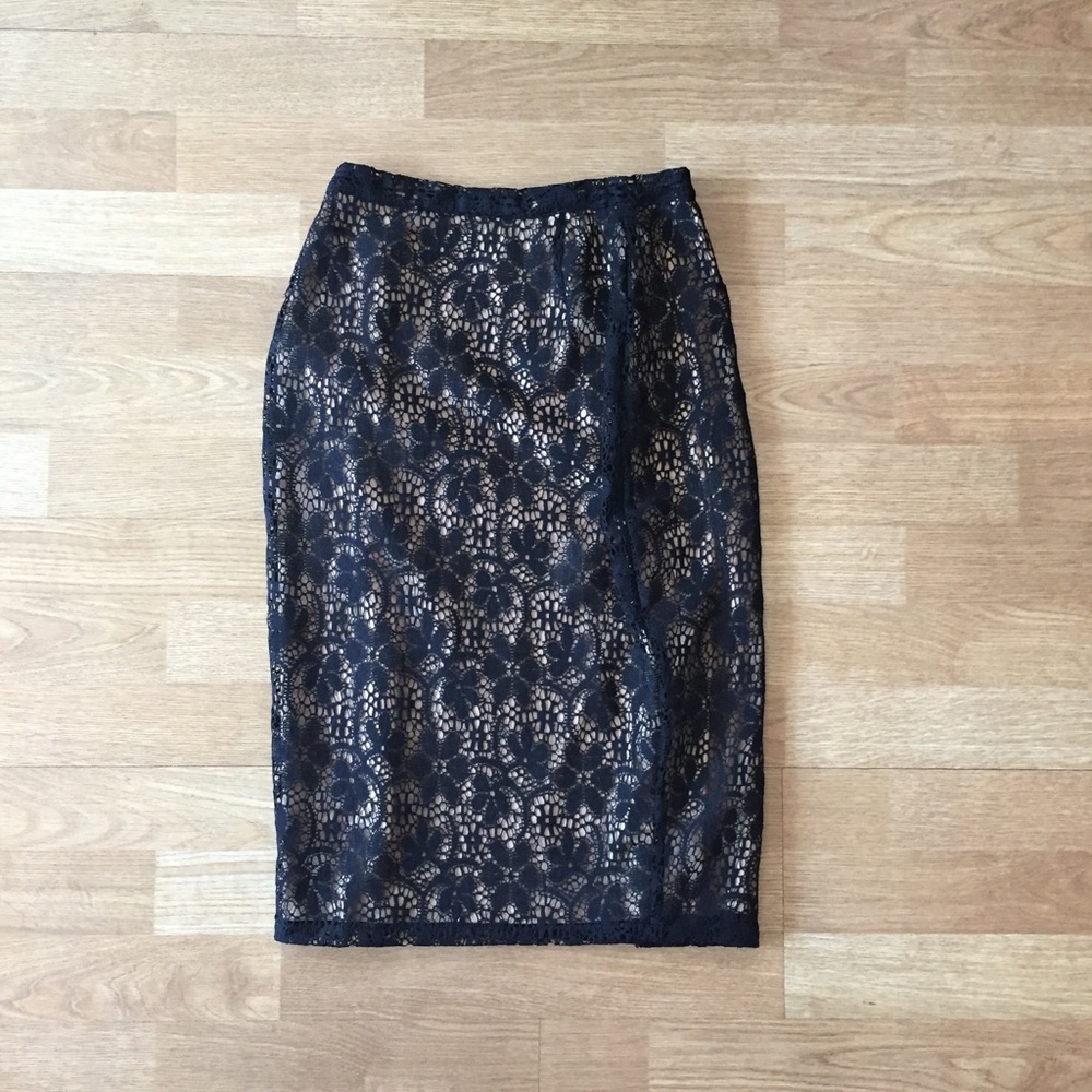 Vintage Lace Pencil Skirt - Picture 2 of 3