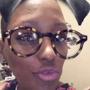 Meet your Posher, Debbion