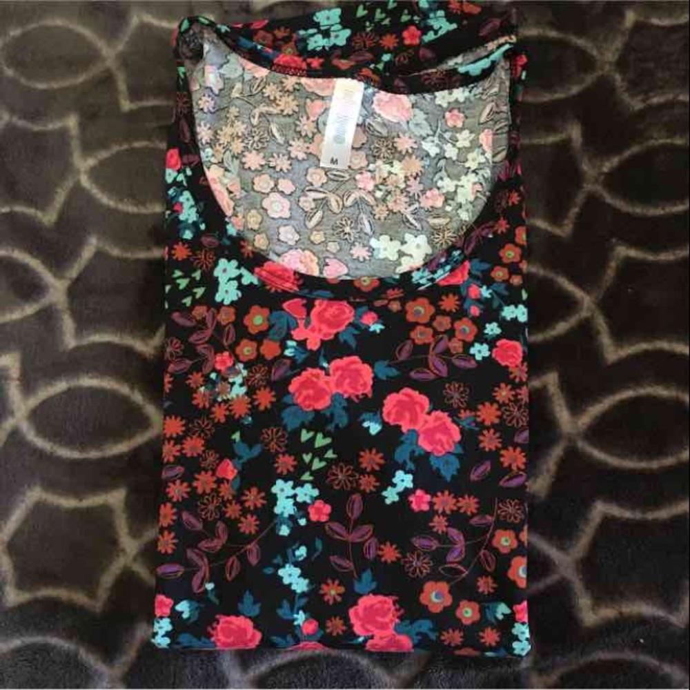 Lularoe classic tee