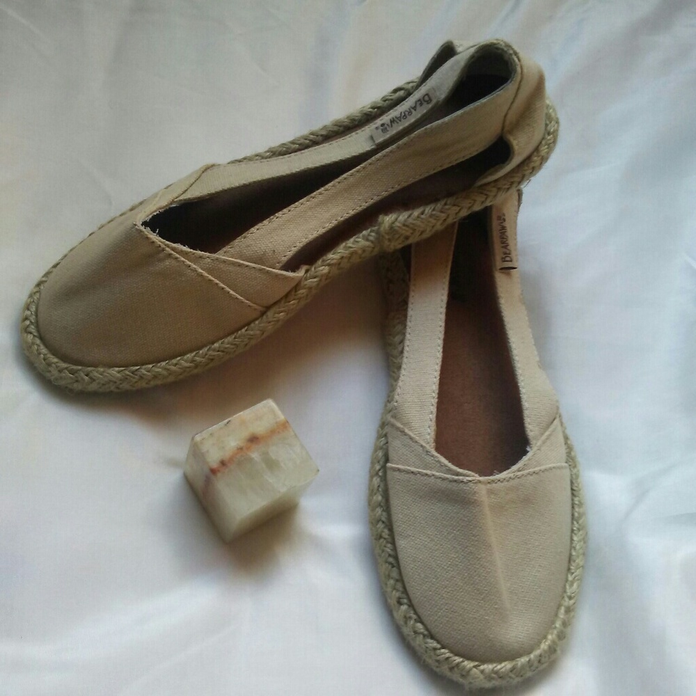 Bearpaw Size 7 Flats