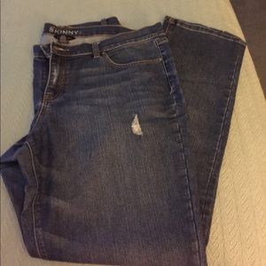 New York and company low rise skinny leg jeans