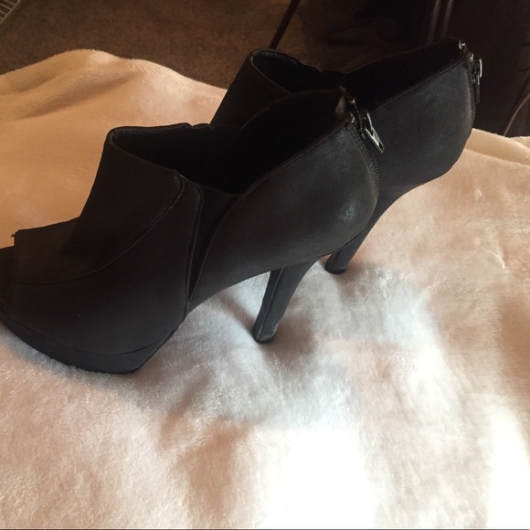 Heels - Picture 2 of 3