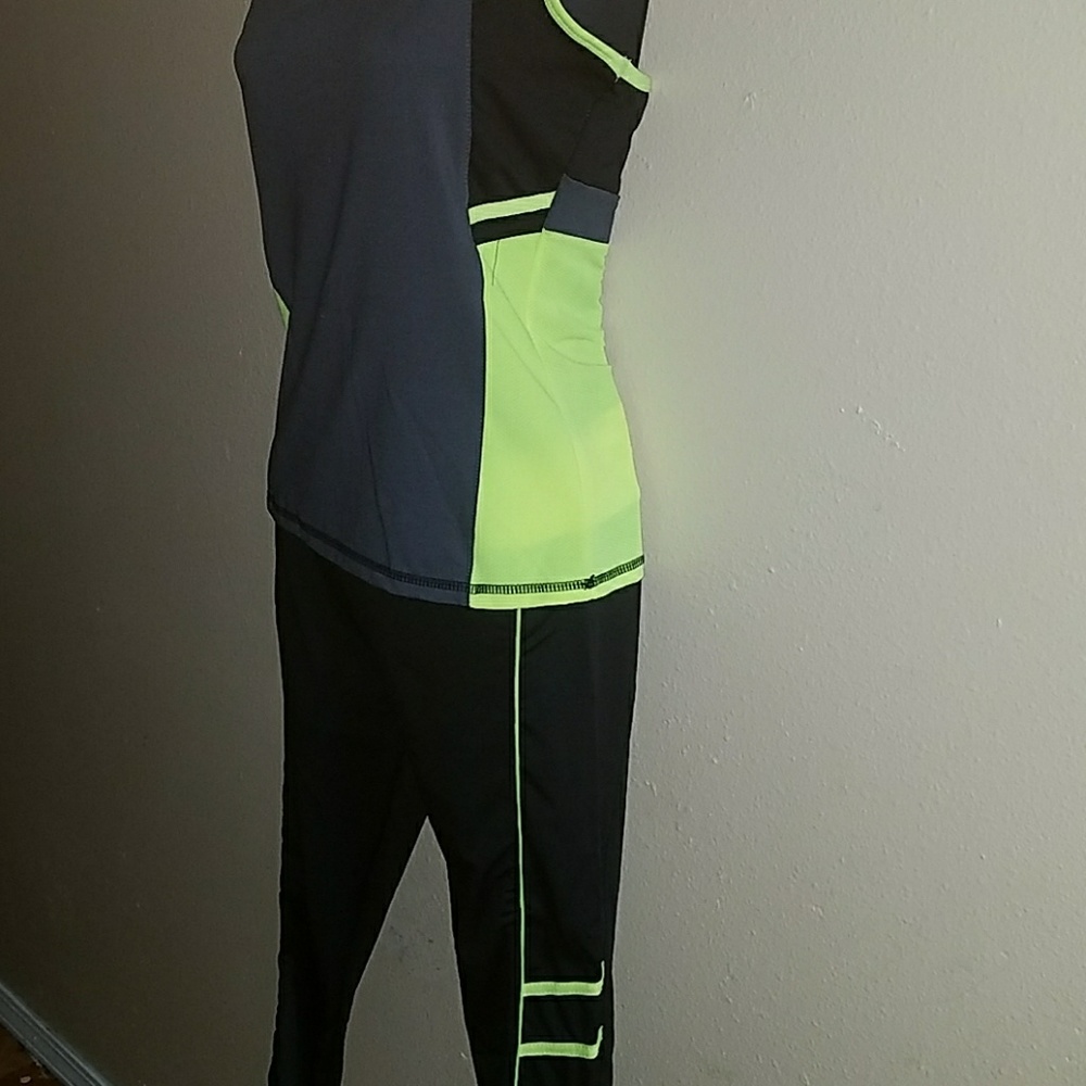 Workout capri set - Picture 2 of 5