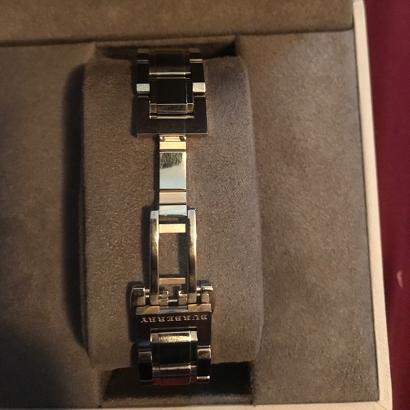 Burberry watch - Picture 2 of 4