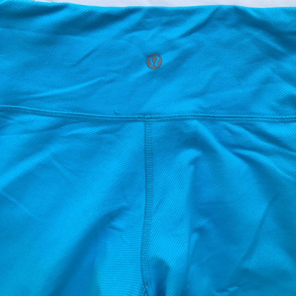 Lulu lemon size 4 capri leggings
