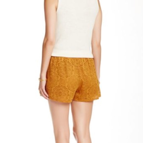 {June & Hudson} Mustard Brown Lace Shorts - Picture 7 of 7