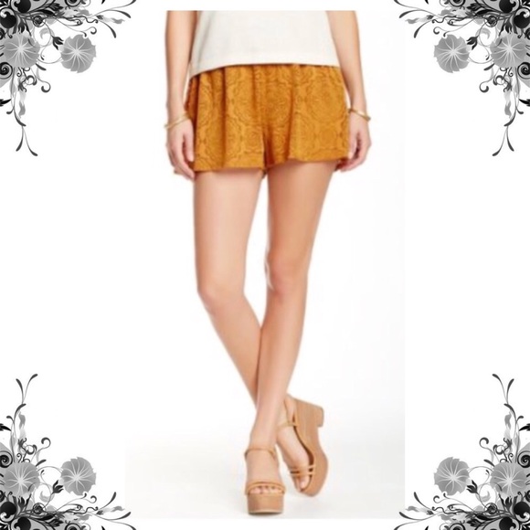 {June & Hudson} Mustard Brown Lace Shorts - Picture 6 of 7