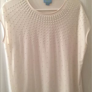 White knit blouse with pearls